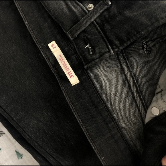 black shaping skinny levis - Picture 5 of 6